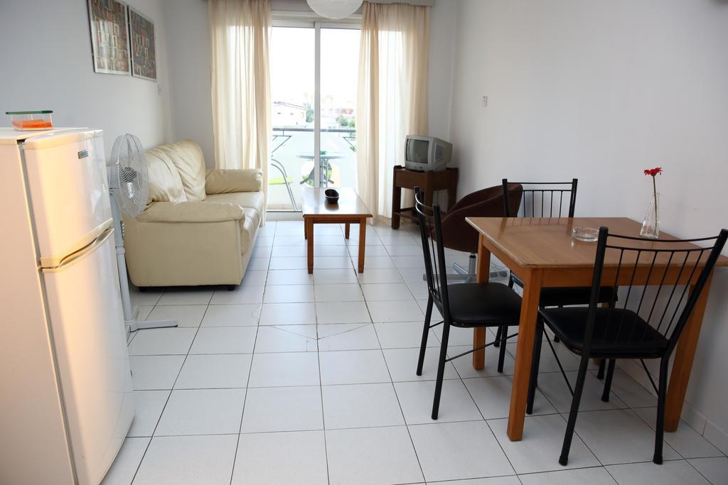 Alora Apartments Larnaca Exterior photo